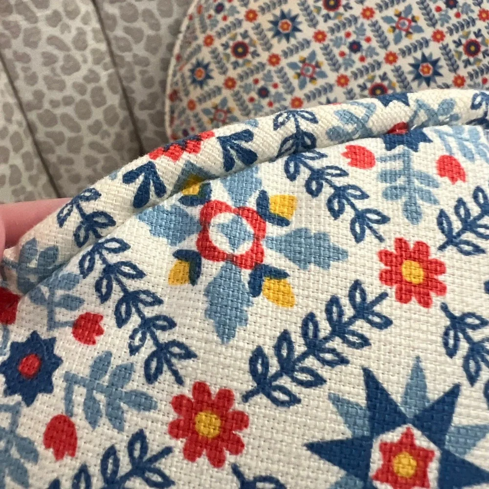 Vntg Handmade Scandinavian Folk Art Round Throw Pillows Set of 2 Red Blue 12.5